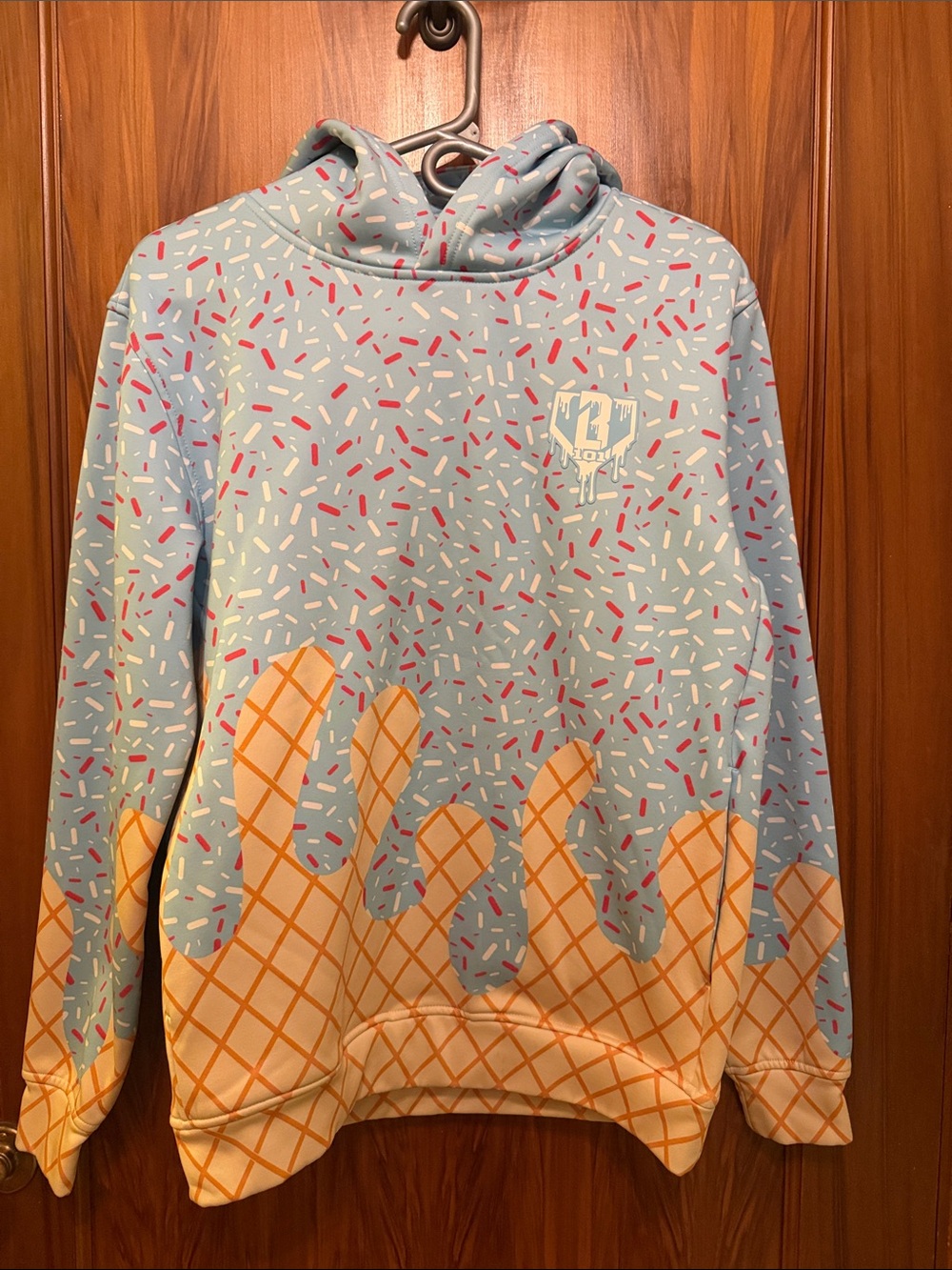 Baseball Lifestyle 101. Adult size Sm. Ice Cream Cone print Hoodie Sweatshirt